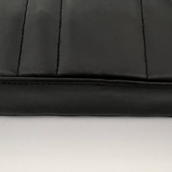 CHANEL Quilted Vertical Lambskin mini - Picture 10 of 15